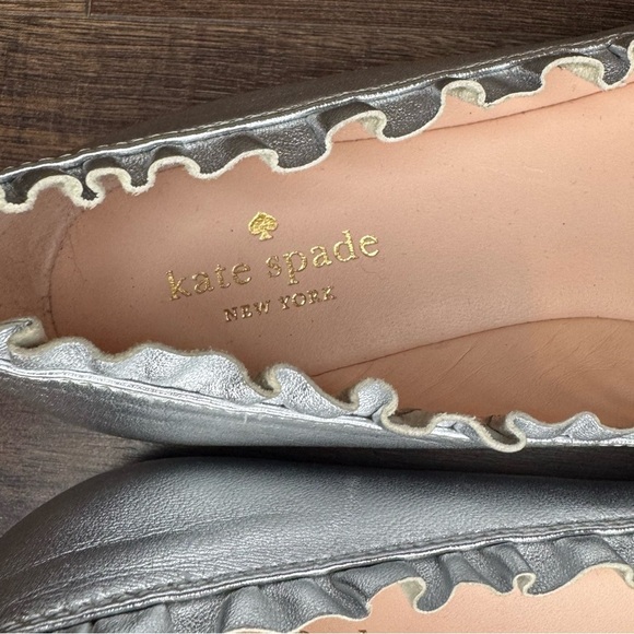 Kate Spade Silver Pointed Toe Ballet Flats with ruffle detail size 9 EUC - Picture 8 of 11
